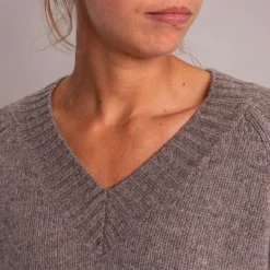 CASH CA Long V Neck Chunky Knit in Fossil
