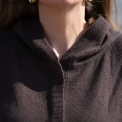 COLLEN & CLARE Fleur 100% Cashmere Hoodie in Bitter Chocolate