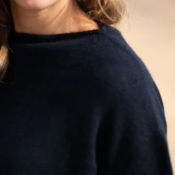 COLLEN & CLARE Pea 100% Cashmere Crop Knit in Navy