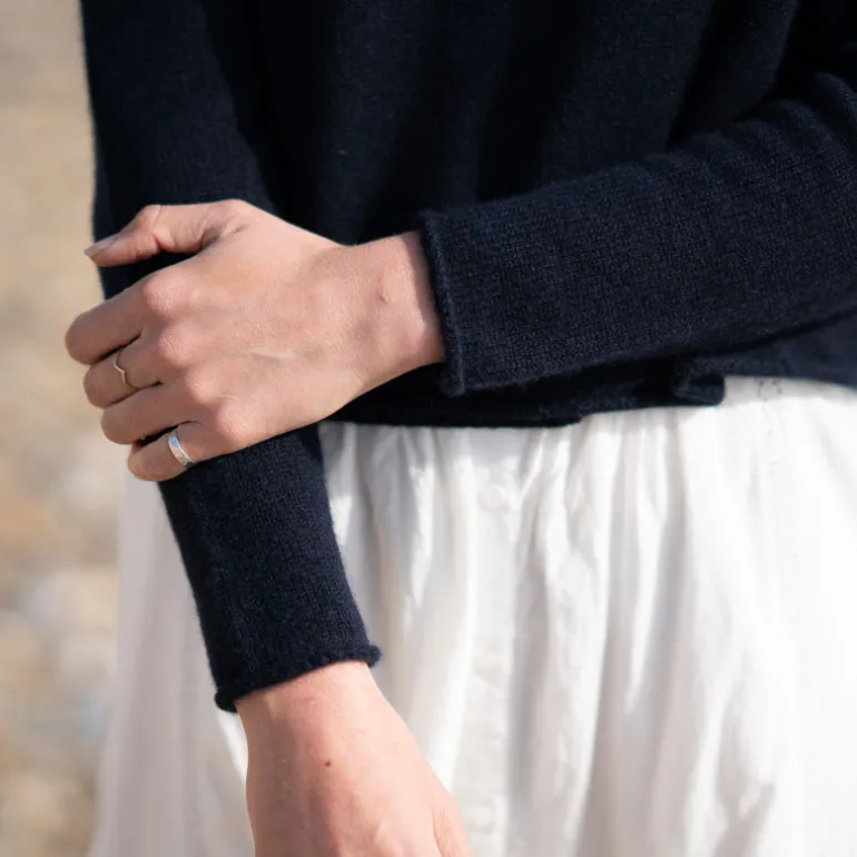 COLLEN & CLARE Pea 100% Cashmere Crop Knit in Navy