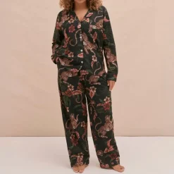 Desmond & Dempsey Long PJ Set in Navy