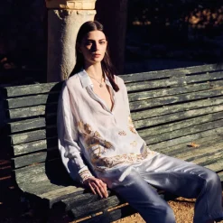 GREEK ARCHAIC KORI Crete Viscose Back Shirt in Light Grey/Gold