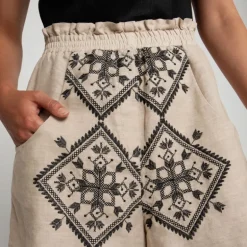 GREEK ARCHAIC KORI Lefkada Shorts in Beige/Black