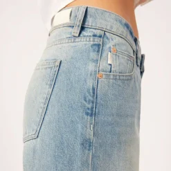 Illia Barrel Leg Jeans in Aged Mid | Collen & Clare