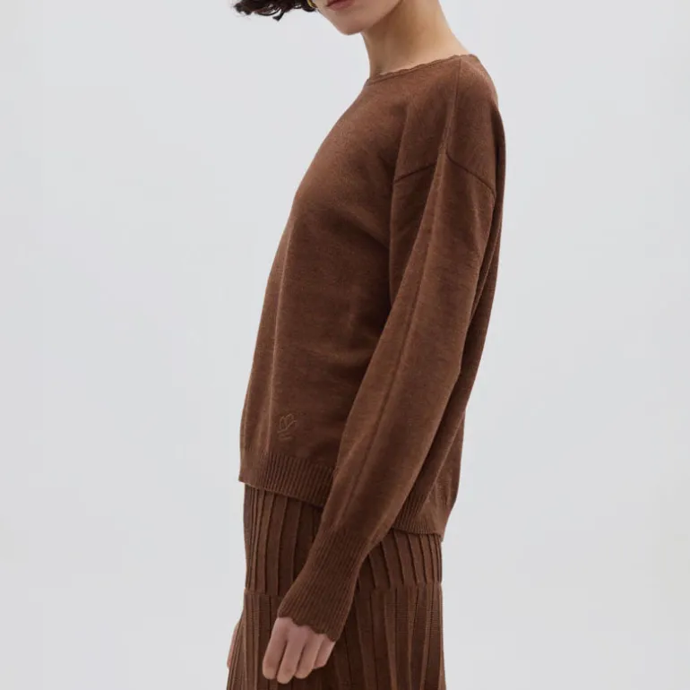 IRIS & WOOL Core Merino Logo Sweater in Walnut Melange
