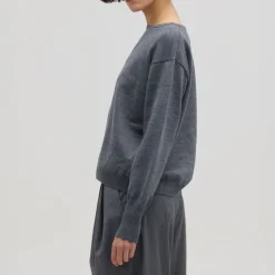IRIS & WOOL Core Merino Logo Sweater in Grey Melange