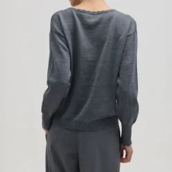 IRIS & WOOL Core Merino Logo Sweater in Grey Melange