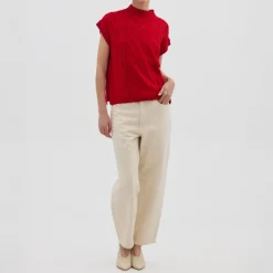 IRIS & WOOL Heart Cable Vest in True Red