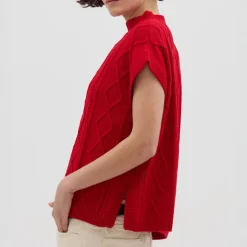 IRIS & WOOL Heart Cable Vest in True Red