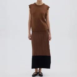 IRIS & WOOL Scallop Vest in Walnut