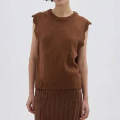 IRIS & WOOL Scallop Vest in Walnut