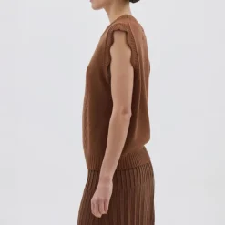 IRIS & WOOL Scallop Vest in Walnut