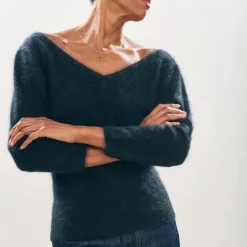 Jumper 1234 Brushed Vee Knit in Black