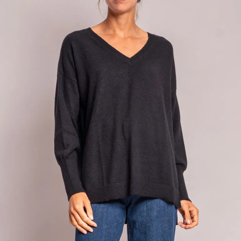Jumper 1234 Oversize V Neck Jumper in Black