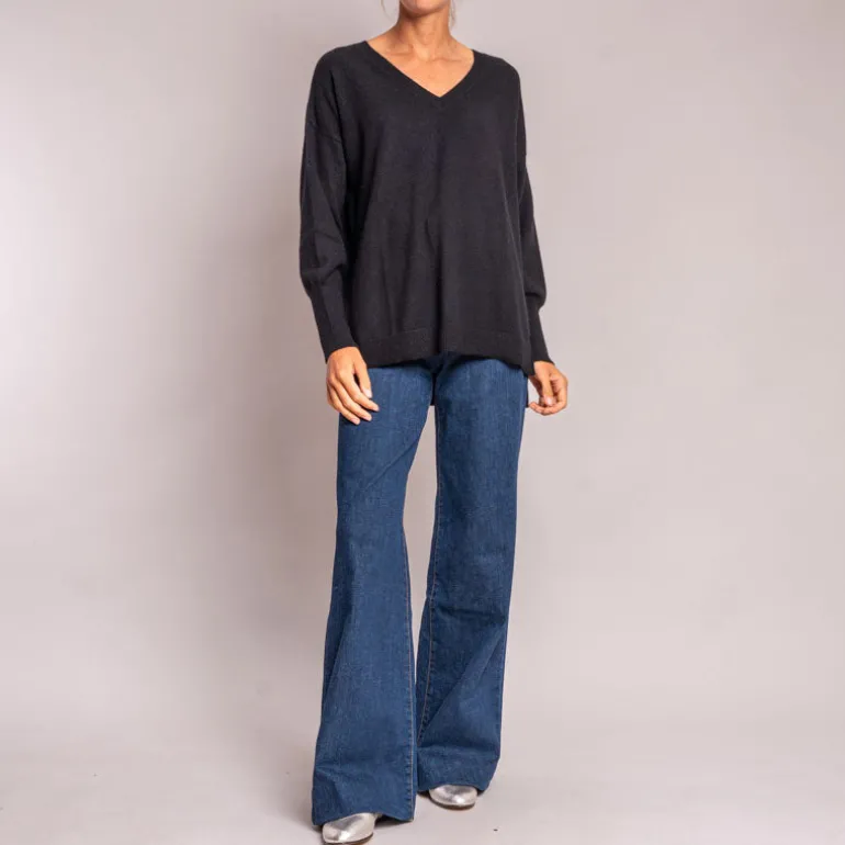 Jumper 1234 Oversize V Neck Jumper in Black