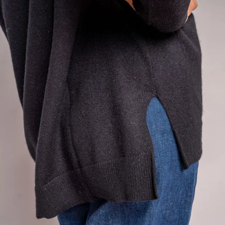 Jumper 1234 Oversize V Neck Jumper in Black