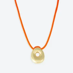LA MOME BIJOU O Initial Joy Letter Necklace in Gold