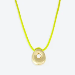 LA MOME BIJOU O Initial Joy Letter Necklace in Gold