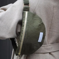 LES PENSIONNAIRES Organic Cotton Sling Bag in Caper Green