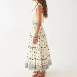 MAISON HOTEL Charlotte Skirt in Off White