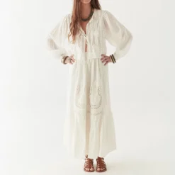 MAISON HOTEL Luisa Skirt in White Lilies