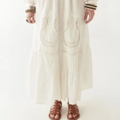 MAISON HOTEL Luisa Skirt in White Lilies