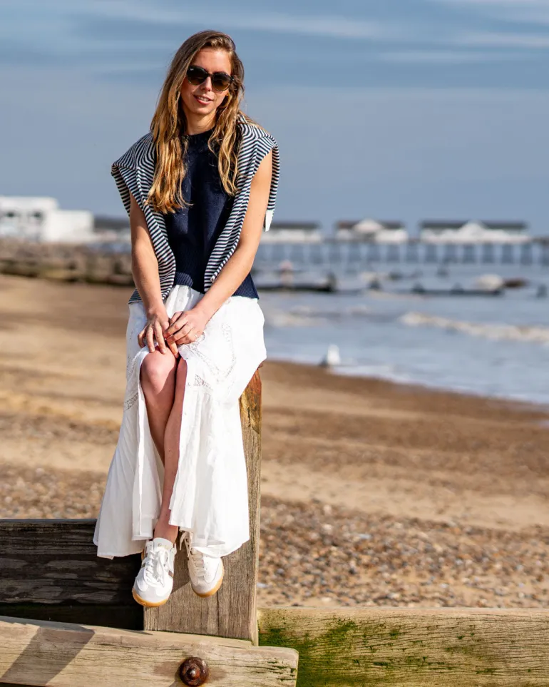 MAISON HOTEL Luisa Skirt in White Lilies