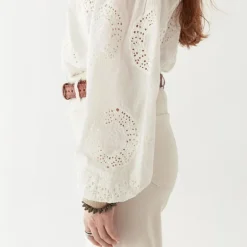MAISON HOTEL Margaret Blouse in Off White