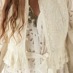 MAISON HOTEL Sandro Vest in Ivory