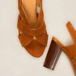 RIVECOUR Sandal 55 Suede Block Heel in Cognac