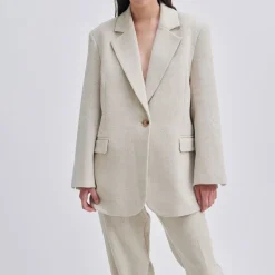 Second Female Saru Blazer in French Oak
