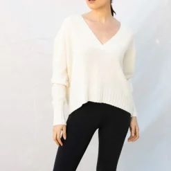 VAN KUKIL V Neck Crop Jumper in Angel White