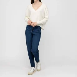 VAN KUKIL V Neck Crop Jumper in Angel White