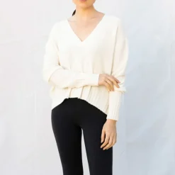 VAN KUKIL V Neck Crop Jumper in Angel White