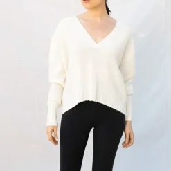 VAN KUKIL V Neck Crop Jumper in Angel White