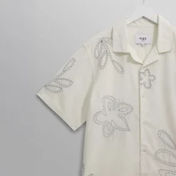 WAX LONDON Didcot Shirt in Ecru/Pale Blue